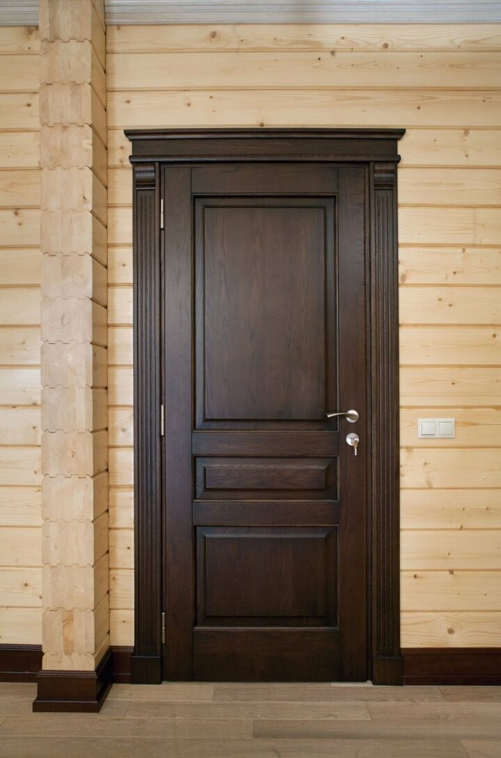 Входная деревянная дверь